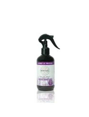 Etereal - spray igienizzante per tessuti e ambienti - aroma lavanda di provenza 250 ml Etereal - spray igienizzante per tessuti e ambienti - aroma lavanda di provenza 250 ml