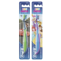 Oral-B Kids - Spazzolino per Bambini da 3-5 Anni - Edizione Cars & Princess