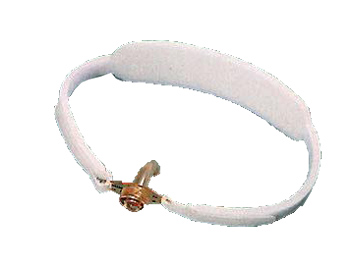 COLLARE REGGICANNULA PER TRACHEOTOMIZZATI. REGOLABILE DA ENTRAMBI I LATI TRAMITE ADESIVO IN VELCRO. PRODOTTO IN POLIAMMIDE. MISURA UNICA