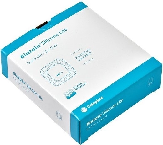 MEDICAZIONE AVANZATA IN SCHIUMA DI POLIURETANO CON ADESIVO DELICATO IN SILICONE BIATAIN 5X5CM 5 PEZZI